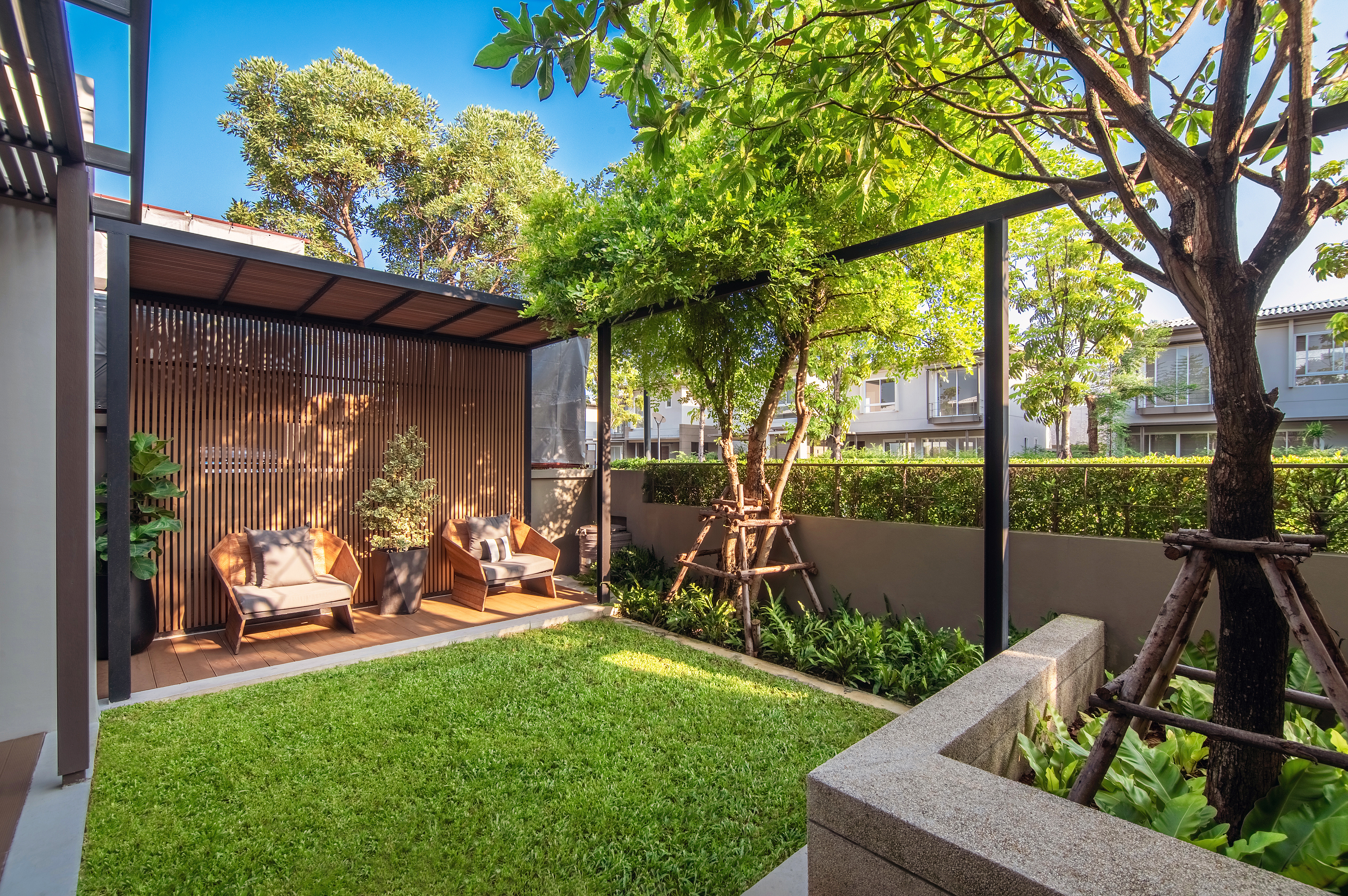 วิธีดูแลสนามหญ้าหน้าบ้านให้สวยงามอยู่เสมอ